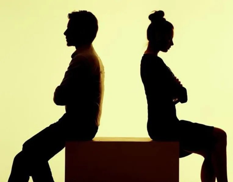 姐姐离婚后一直住在我家,我应该怎么委婉的将她赶走?