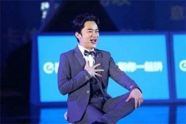王祖蓝与老婆李亚男外貌相差甚远,为什么李亚男还那么爱王祖蓝?