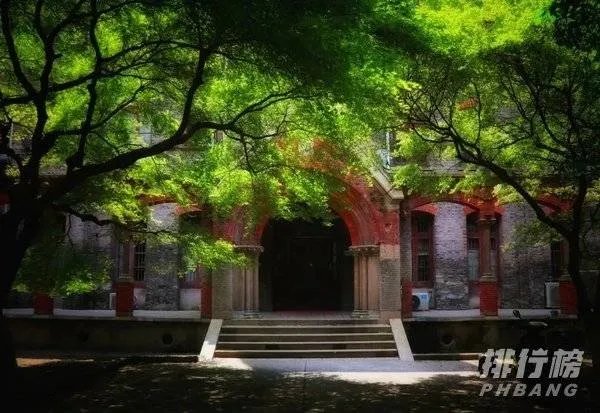 中国最美的十所大学排名_全国最美大学排名最新