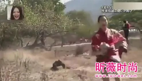 女子勾引巨蜥 场面让人目瞪口呆（组图）