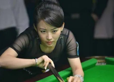 潘晓婷和丁俊晖比赛